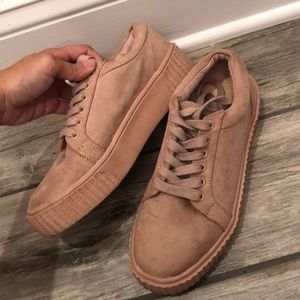 Blush sneakers 💕
